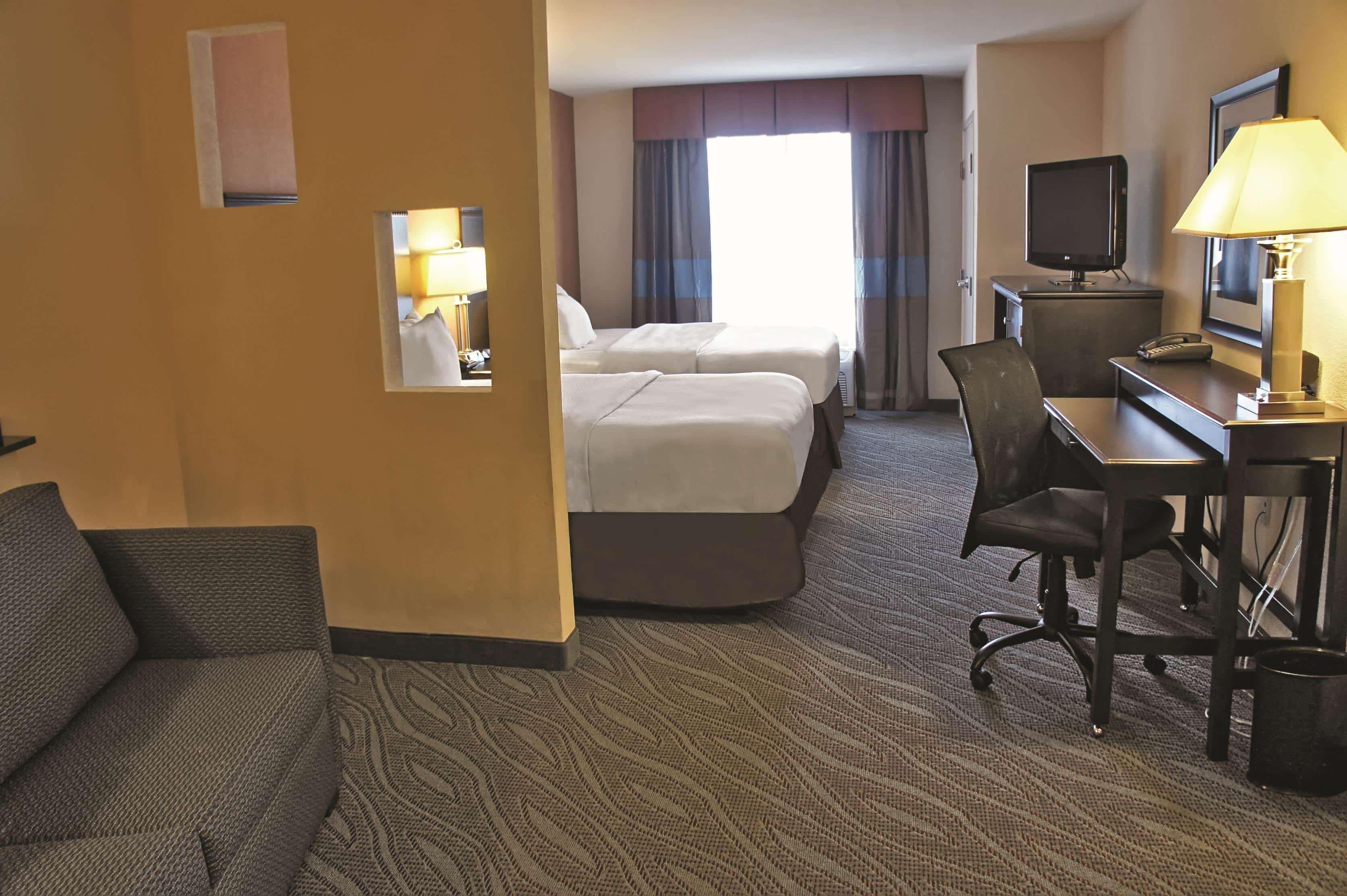 La Quinta By Wyndham Edmond Hotel Exterior photo