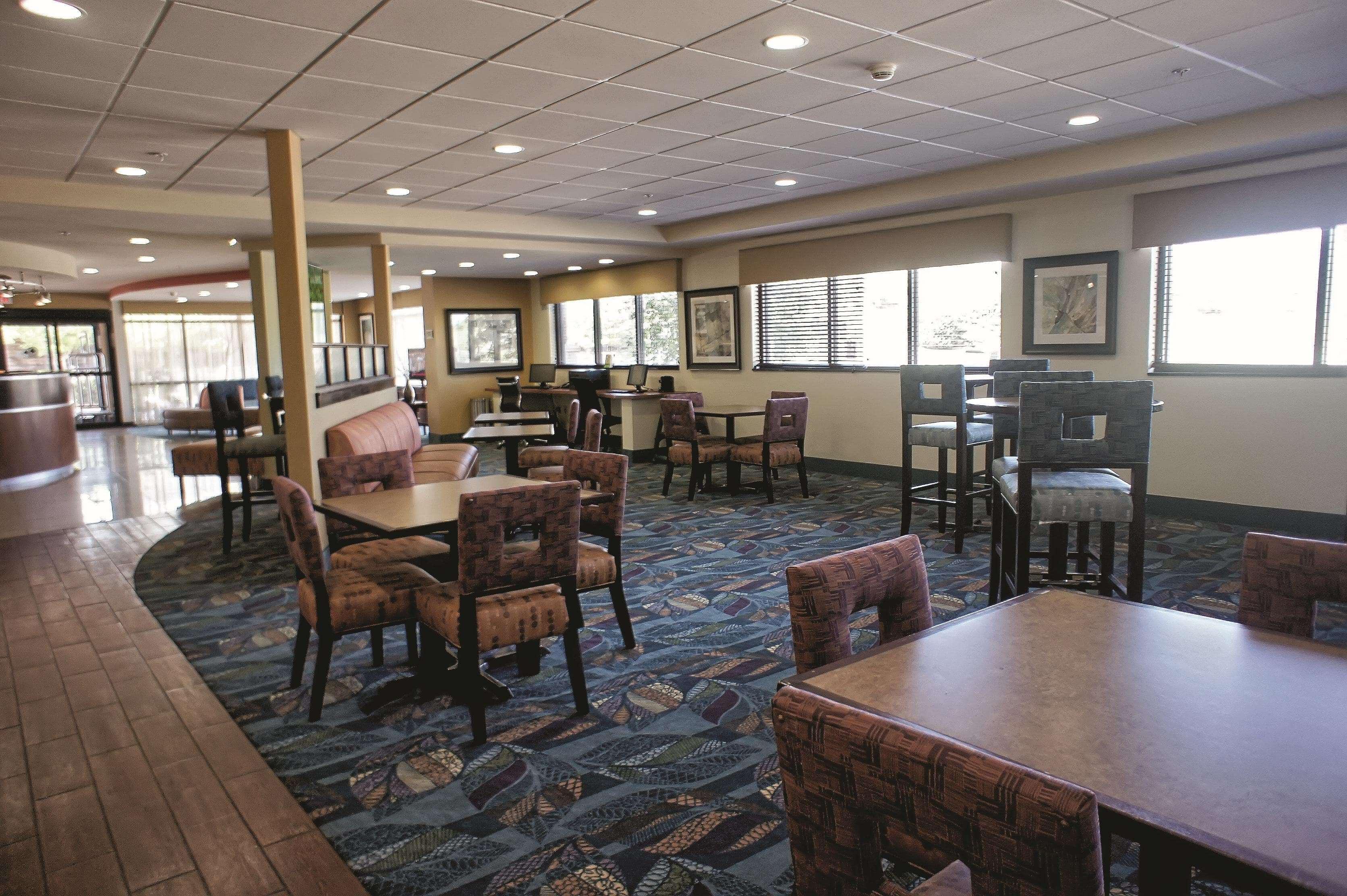 La Quinta By Wyndham Edmond Hotel Exterior photo