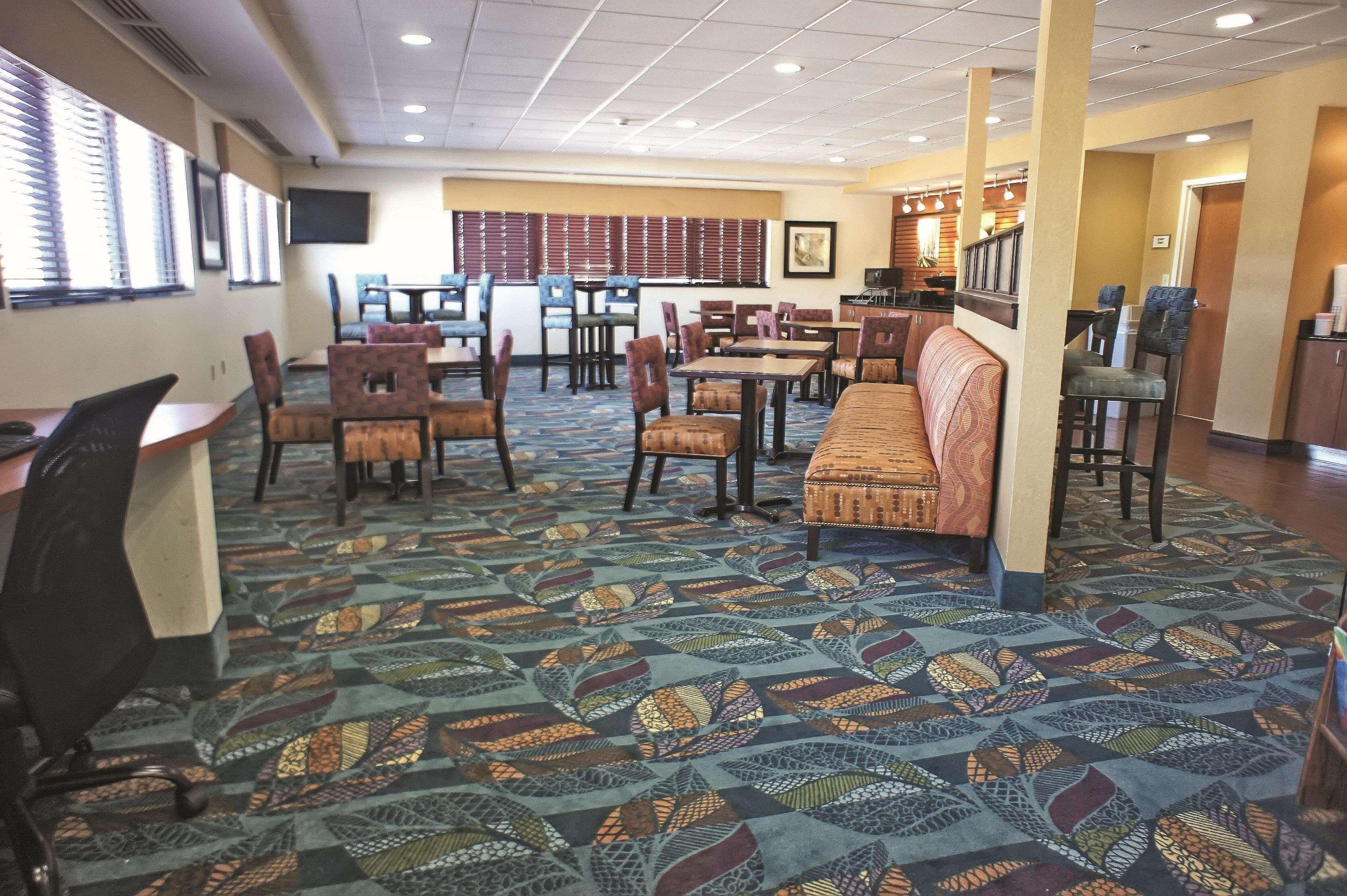 La Quinta By Wyndham Edmond Hotel Exterior photo