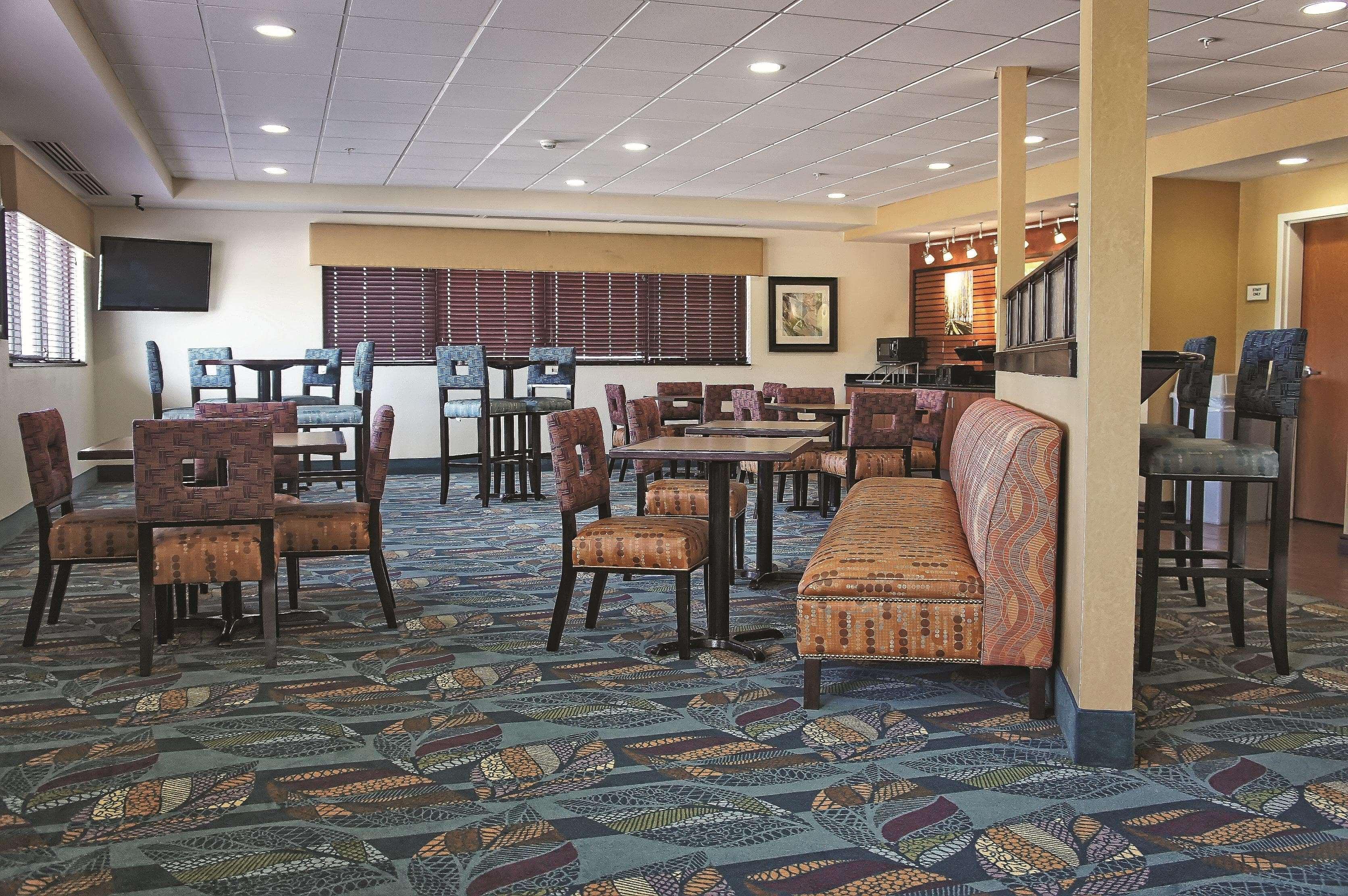 La Quinta By Wyndham Edmond Hotel Exterior photo