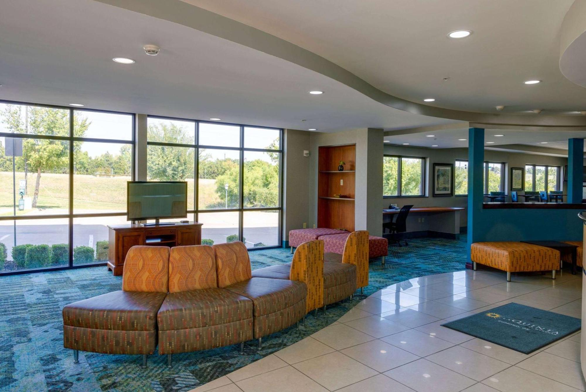 La Quinta By Wyndham Edmond Hotel Exterior photo