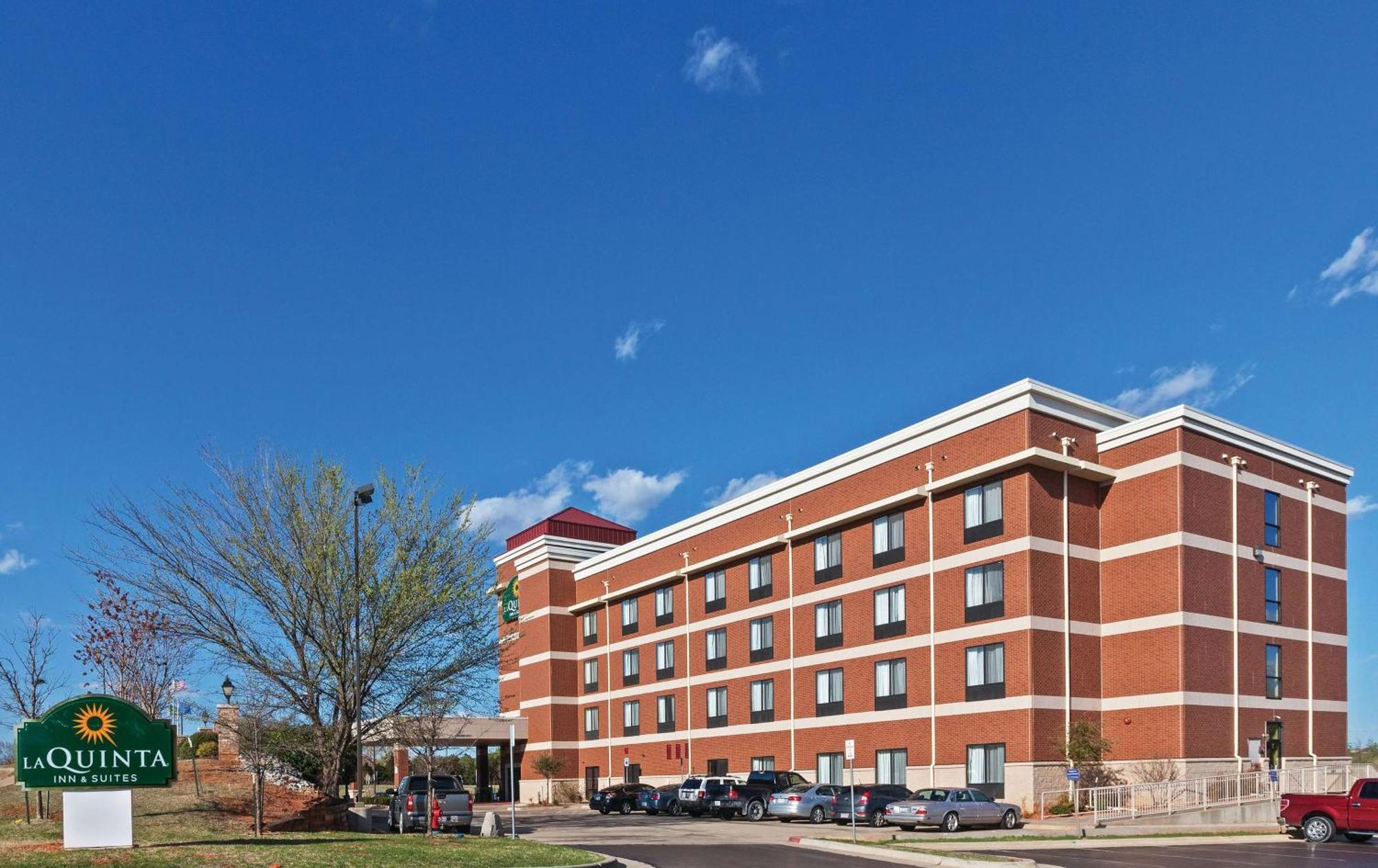 La Quinta By Wyndham Edmond Hotel Exterior photo